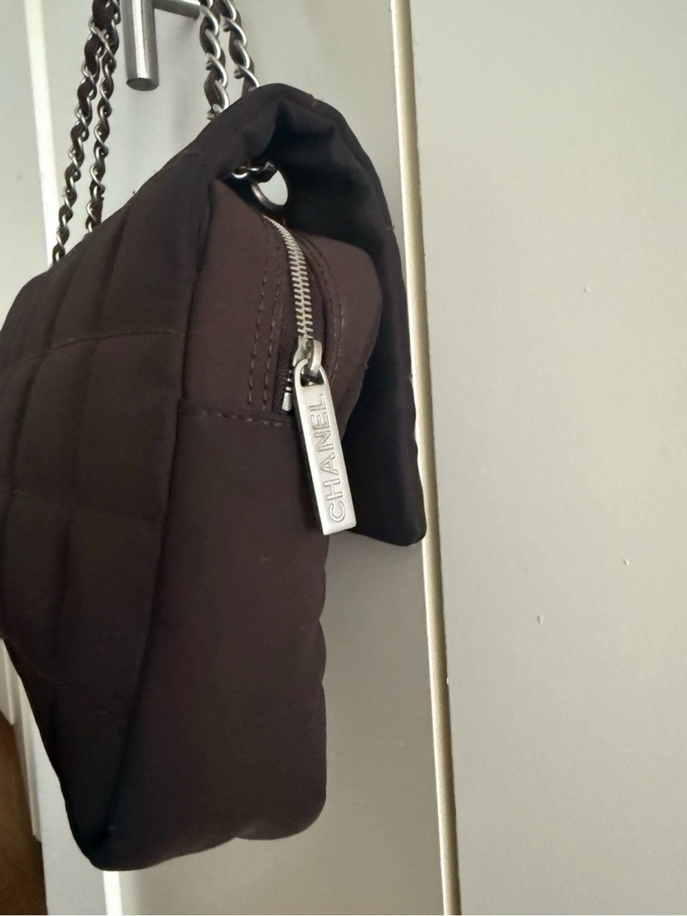 CHANEL Black Quilted Chain Shoulder Bag with Silver-Tone CC - Picture 4 of 8
